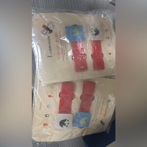 $3 for 2 Pcs Leather Cor...table
Earphone Holder Keeper